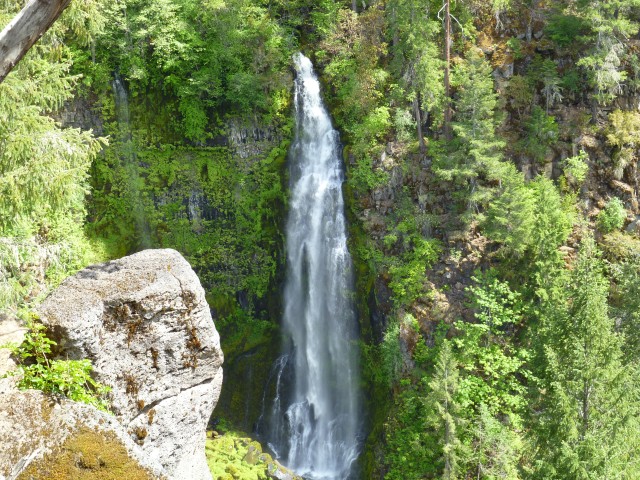 Here we have the famous Mnirclec Falls, one of Santraginus V's more obscure water-based natural wonders.